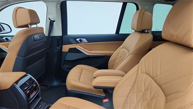 Used 2025 BMW X7 xDrive40i w/ Executive Package image 33