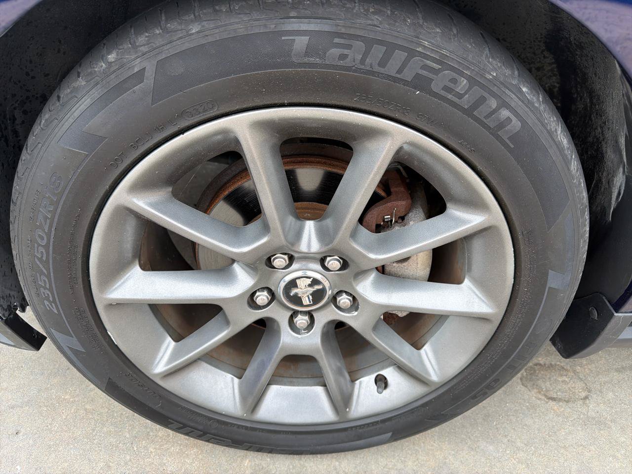 Used 2010 Ford Mustang Coupe RWD image 29