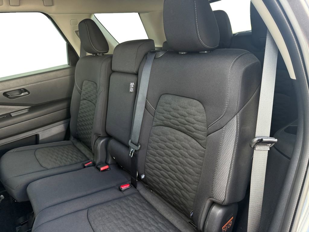 Used 2024 Nissan Pathfinder SV image 13