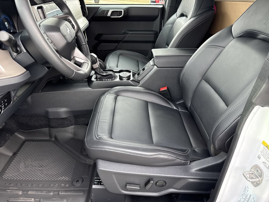 New 2025 Ford Bronco Outer Banks w/ Sasquatch Package AWD/4WD image 9