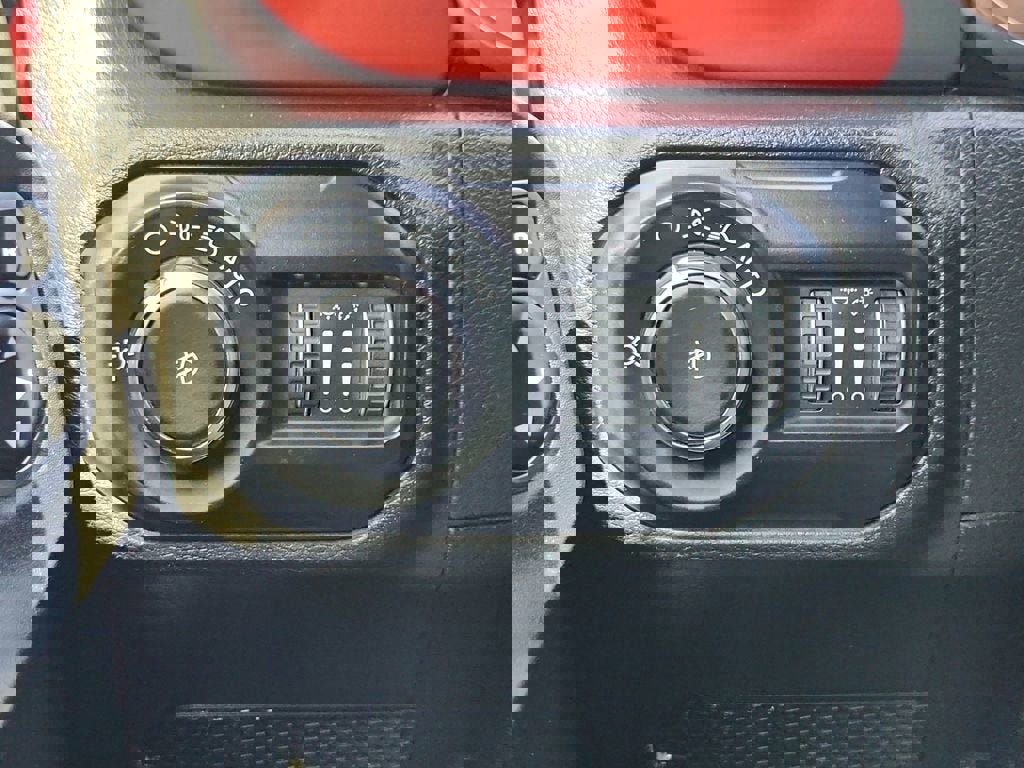 Used 2018 Jeep Wrangler Unlimited Rubicon AWD/4WD image 30