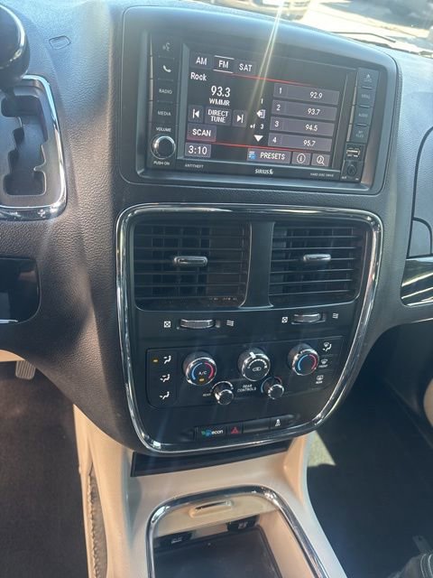 Used 2019 Dodge Grand Caravan SXT FWD image 15