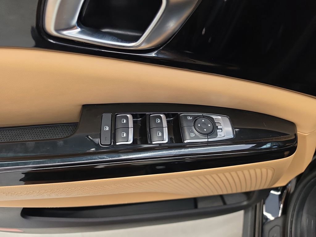 Used 2024 Kia Carnival EX image 15