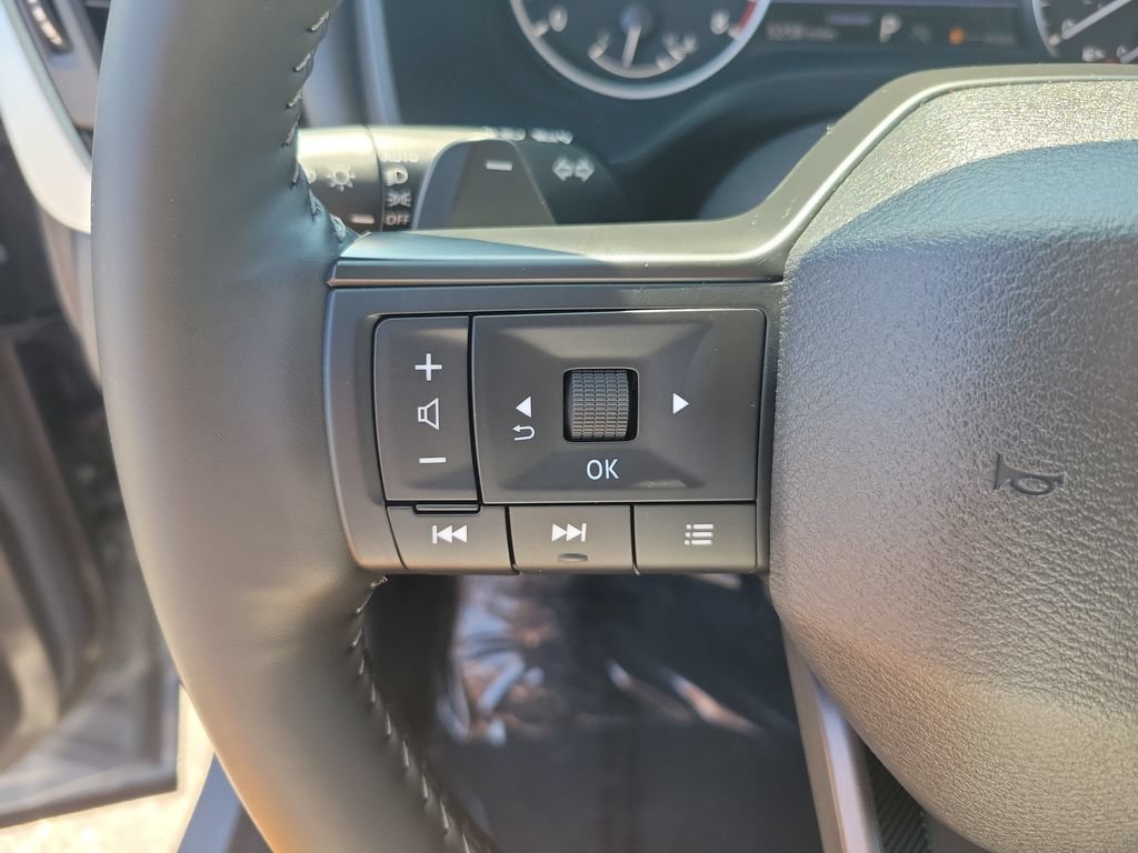 Used 2026 Nissan Rogue SV FWD image 19