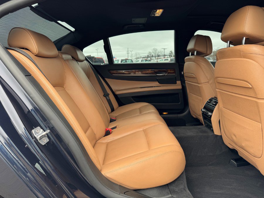Used 2014 BMW 750Li xDrive AWD/4WD image 17