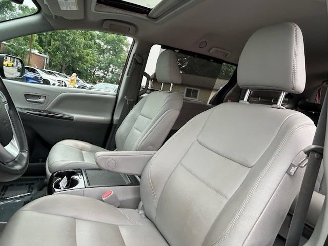 Used 2020 Toyota Sienna XLE w/ XLE Navigation Package AWD/4WD image 11