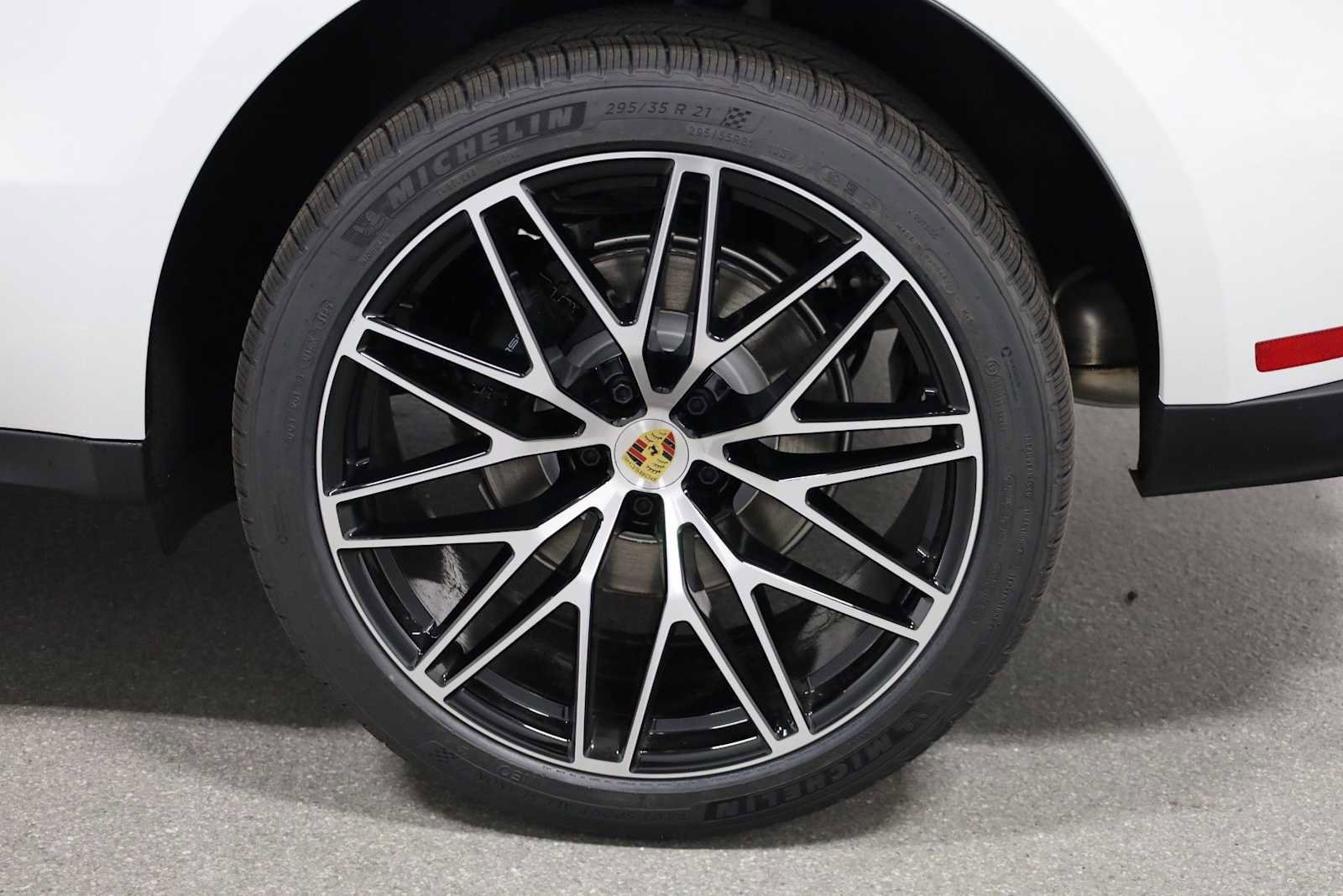 Certified 2026 Porsche Macan AWD/4WD image 39