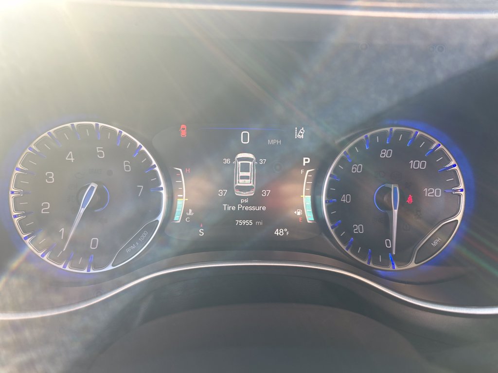 Used 2024 Chrysler Pacifica Touring-L FWD image 16