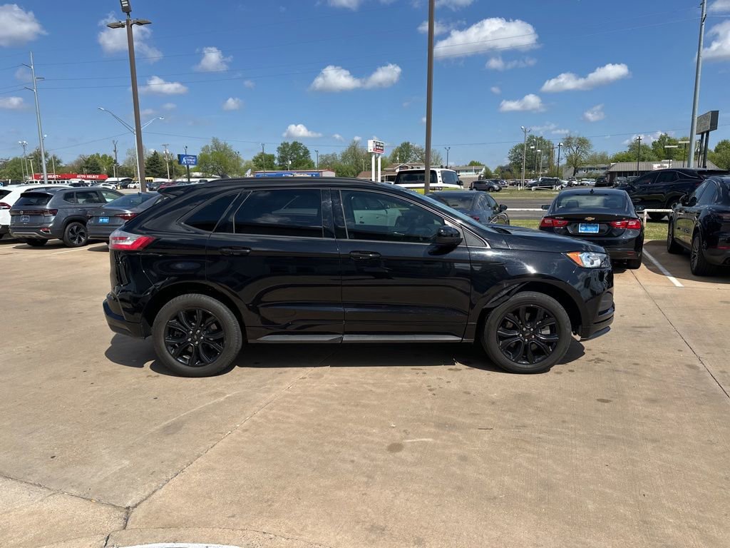 Used 2023 Ford Edge SE w/ Black Appearance Package AWD/4WD image 4