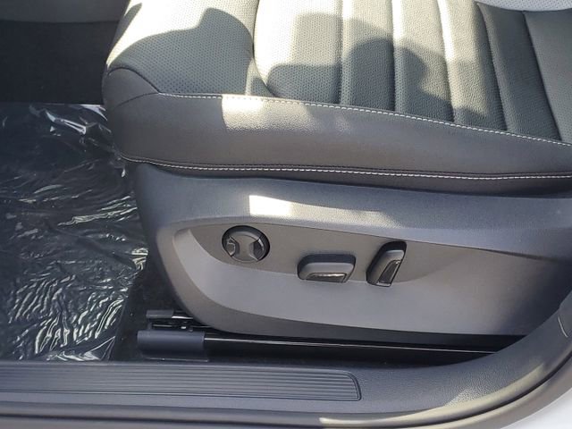 New 2025 Volkswagen Taos SEL image 12