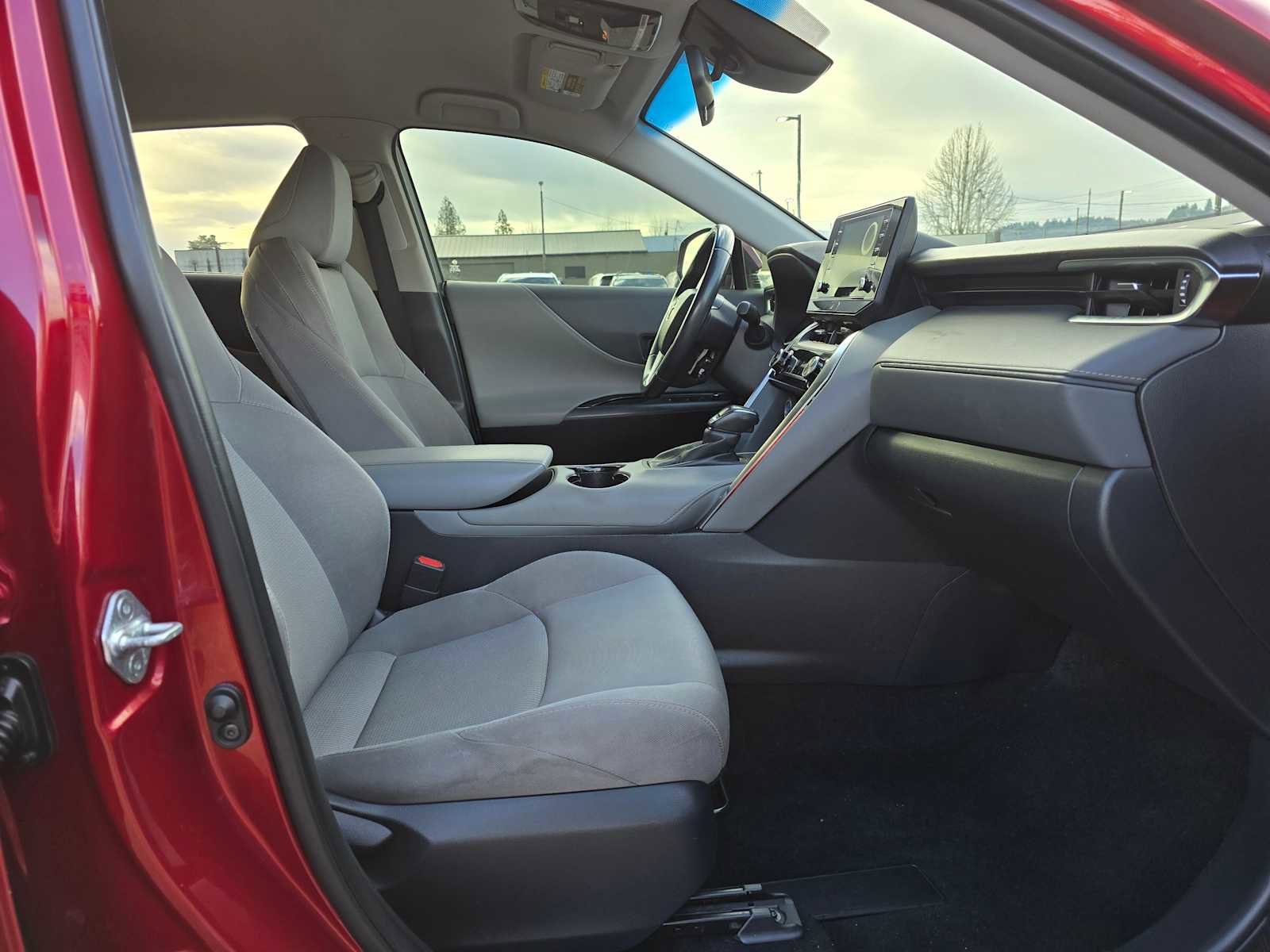 Used 2021 Toyota Venza LE w/ Carpet Mat Package (TMS) image 12