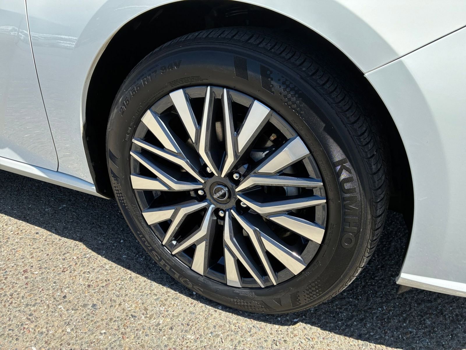 Used 2025 Nissan Altima 2.5 SV FWD image 31
