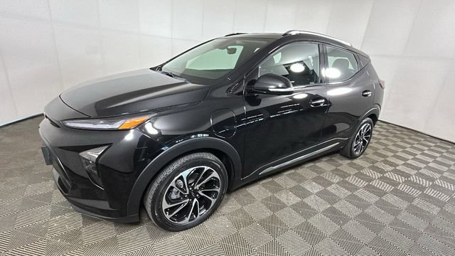 Used 2022 Chevrolet Bolt EUV Premier w/ Sun & Sound Package FWD image 7