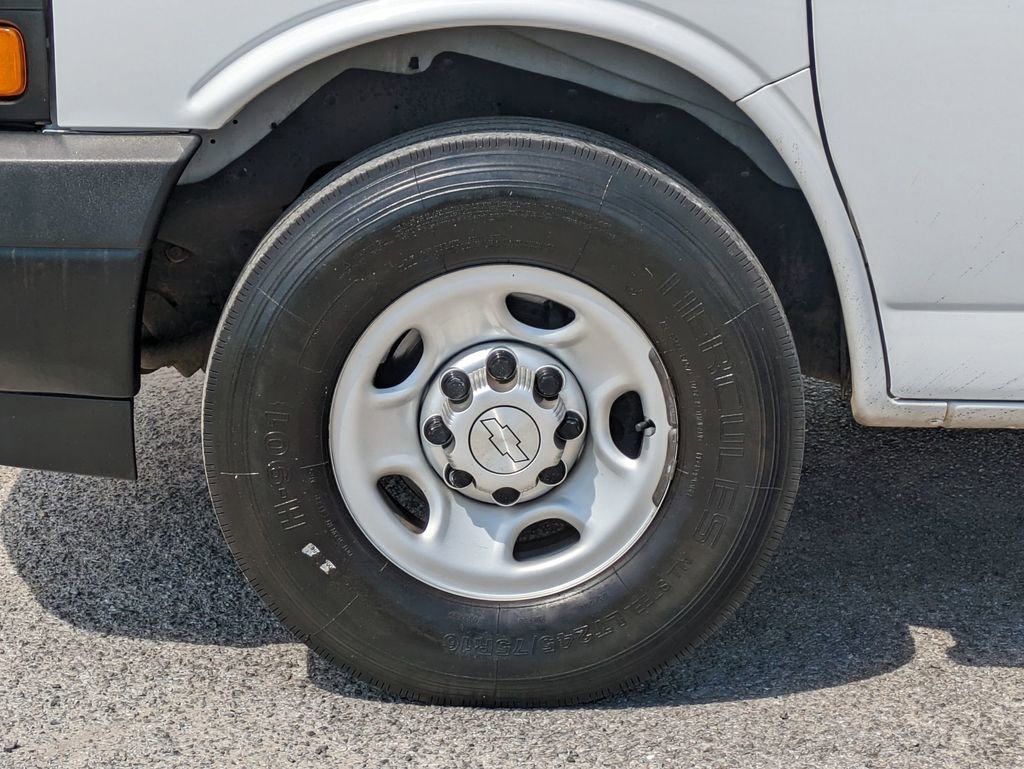 Used 2020 Chevrolet Express 3500 Extended w/ Driver Convenience Package image 11