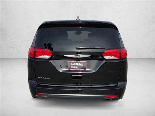 Used 2025 Chrysler Voyager LX image 7