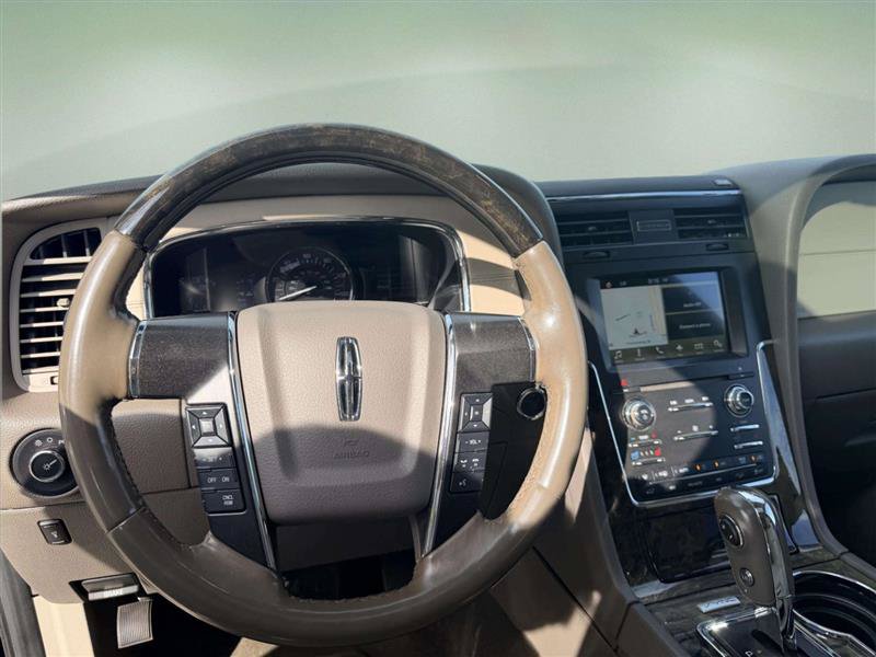 Used 2016 Lincoln Navigator Select AWD/4WD image 37
