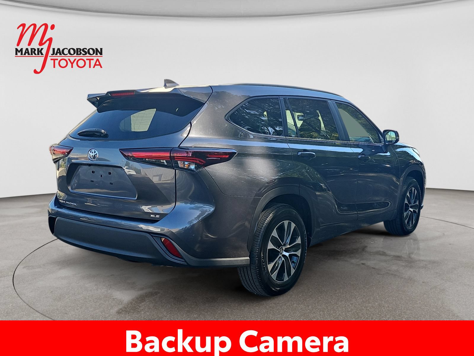 Used 2025 Toyota Highlander XLE FWD image 9