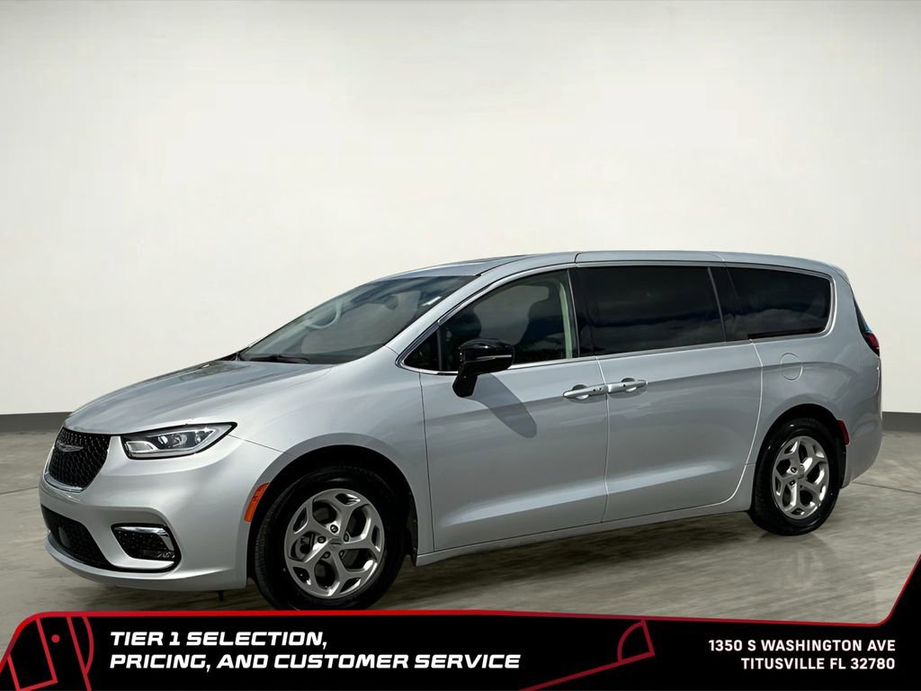 Used 2024 Chrysler Pacifica Limited FWD image 2