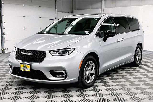Used 2024 Chrysler Pacifica Limited image 12