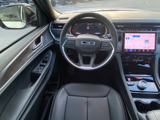 Used 2025 Jeep Grand Cherokee L Limited w/ Luxury Tech Group II AWD/4WD image 28