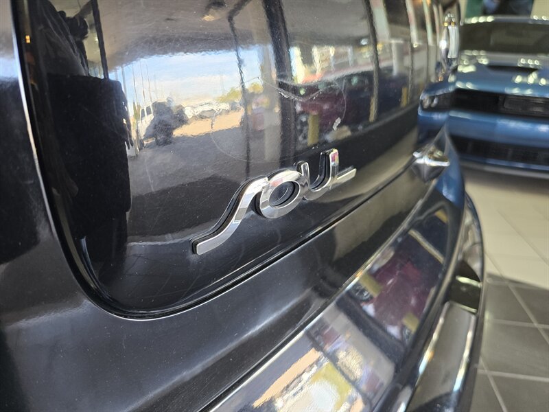 Used 2016 Kia Soul + FWD image 26
