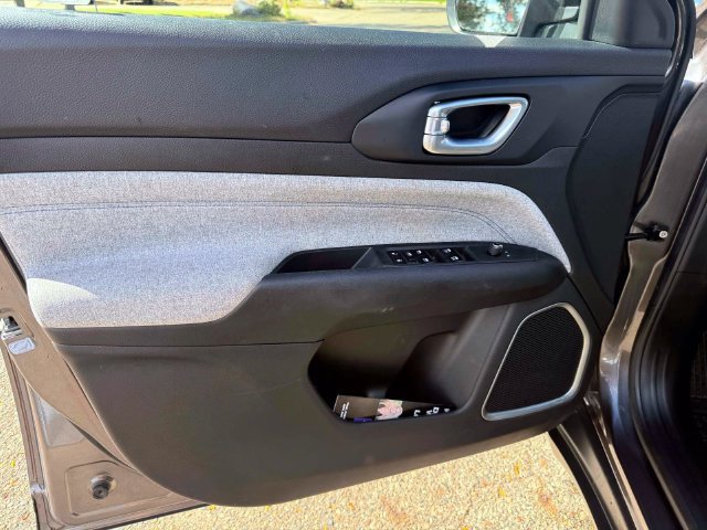 Certified 2023 Jeep Compass Latitude w/ Convenience Group AWD/4WD image 16
