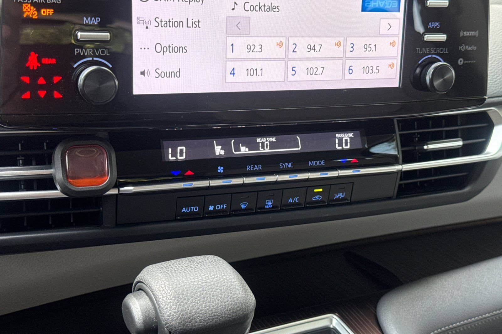 Used 2023 Toyota Sienna LE FWD image 20