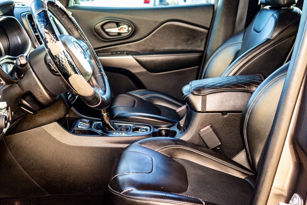 Used 2019 Jeep Cherokee Latitude Plus image 24