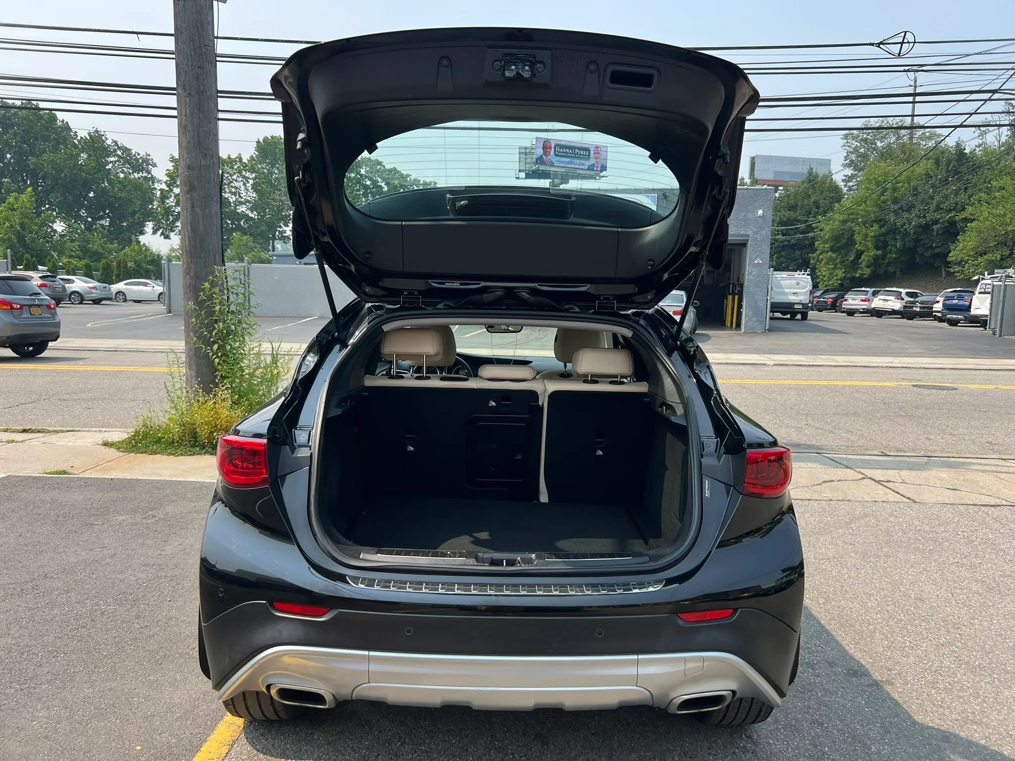 Used 2018 INFINITI QX30 Premium w/ Navigation Package AWD/4WD image 9