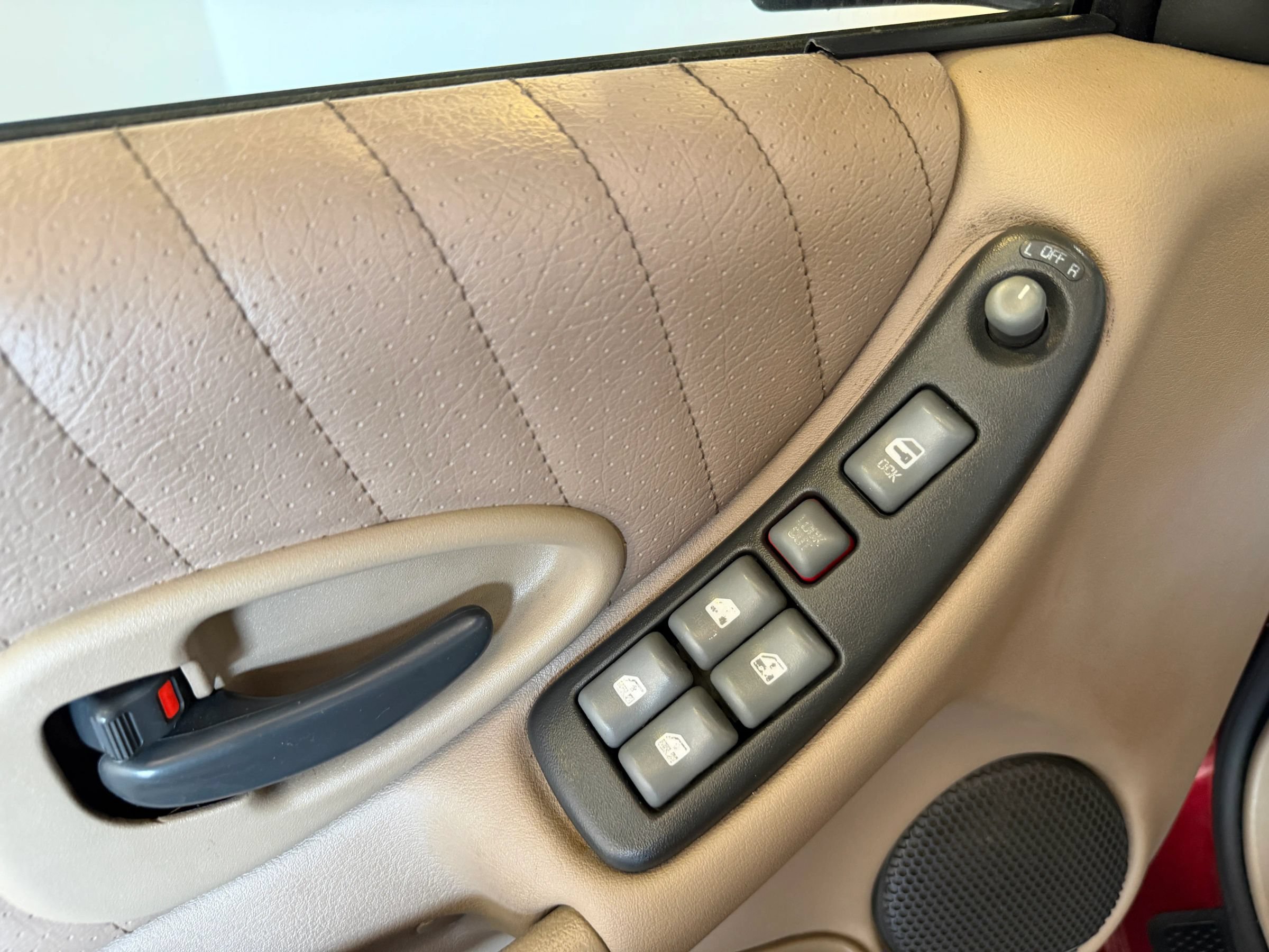 Used 2000 Pontiac Grand Prix GT w/ Opt Pkg FWD image 9