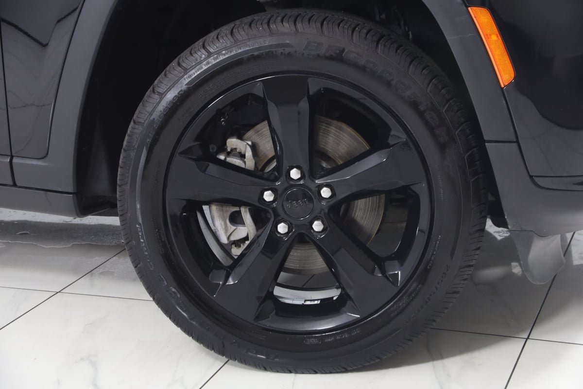 Used 2024 Jeep Grand Cherokee L Altitude AWD/4WD image 15