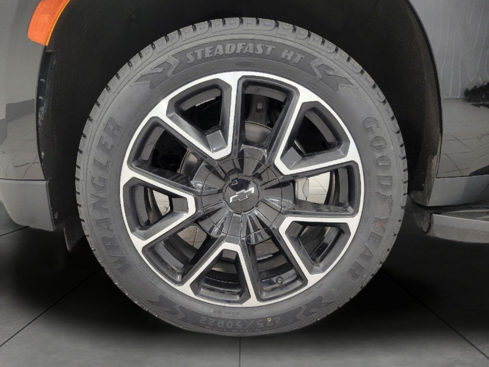 Used 2021 Chevrolet Tahoe RST w/ Luxury Package AWD/4WD image 3