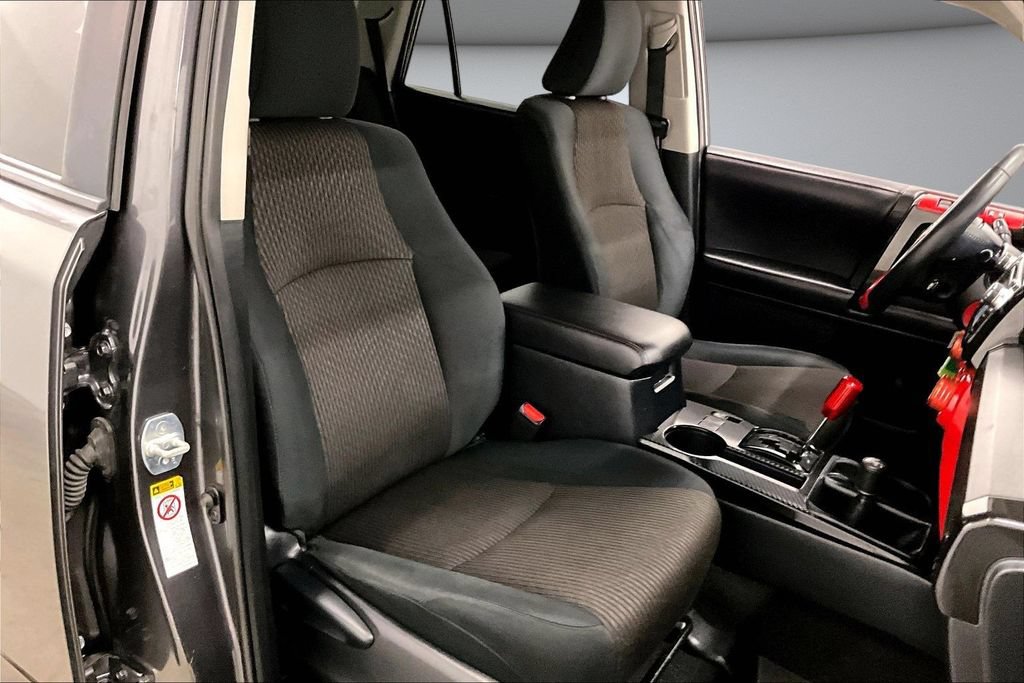 Used 2018 Toyota 4Runner TRD Off-Road AWD/4WD image 29