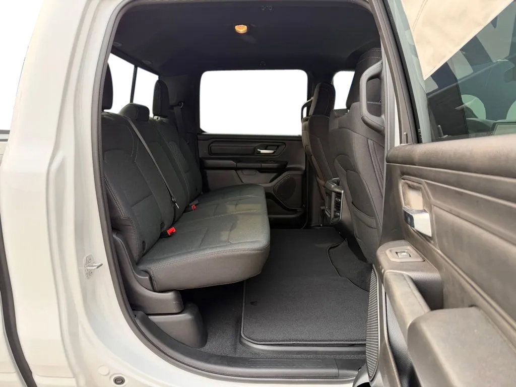New 2026 RAM 1500 Express AWD/4WD image 31