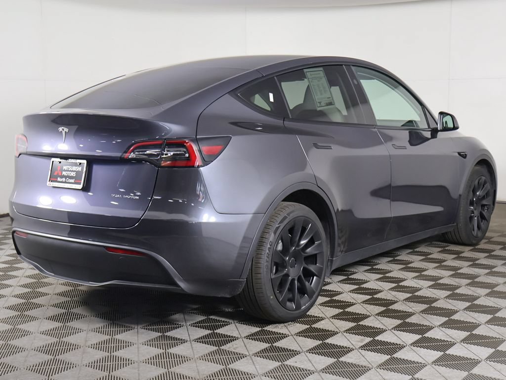 Used 2023 Tesla Model Y Long Range AWD/4WD image 10