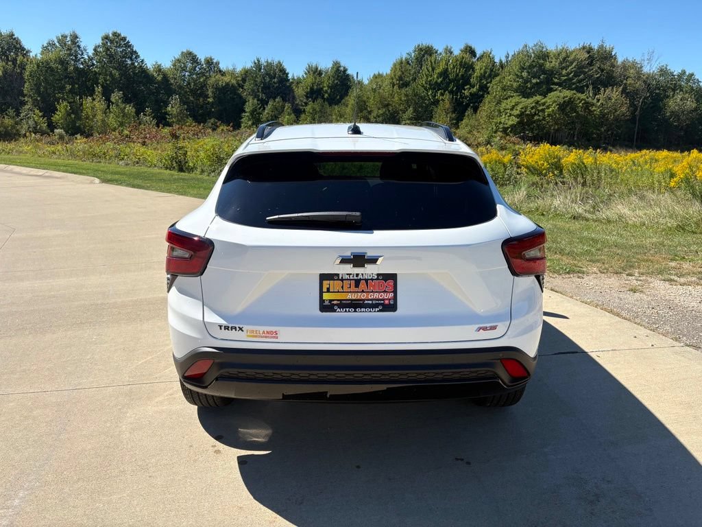 New 2026 Chevrolet Trax RS w/ Sunroof Package FWD image 8