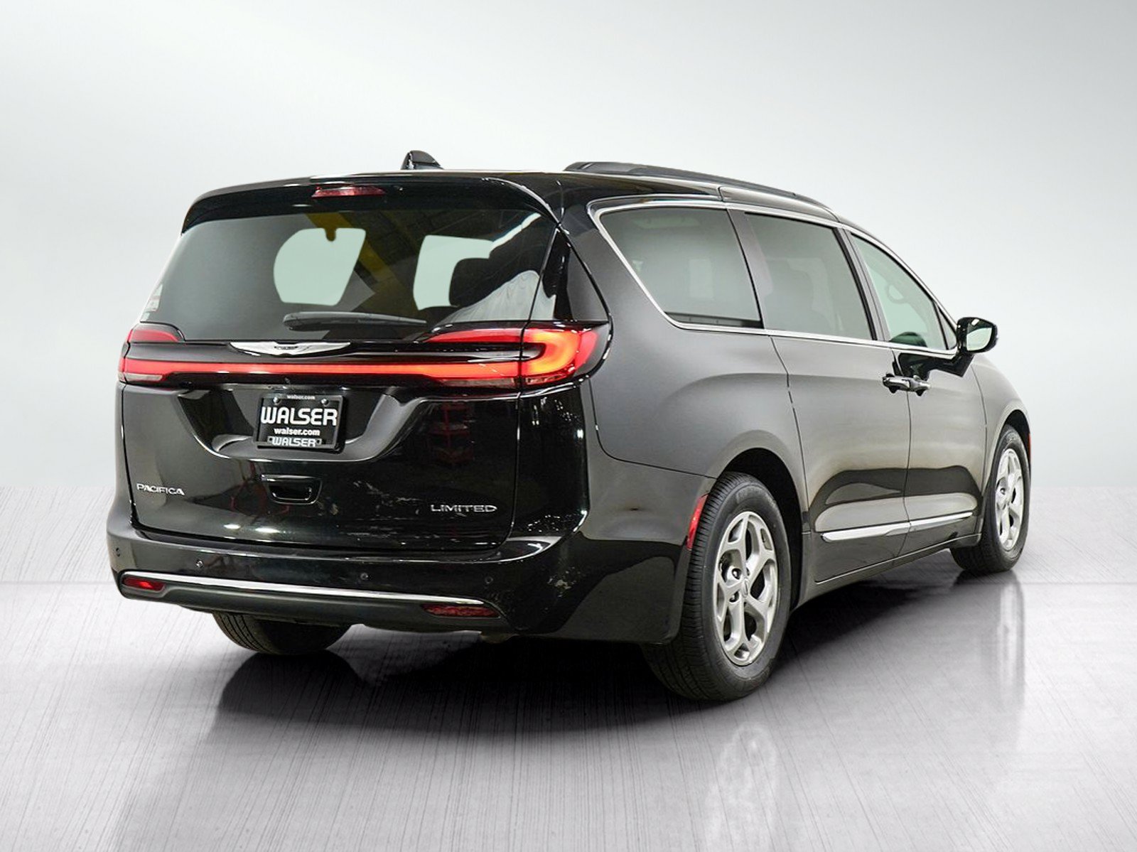 Used 2023 Chrysler Pacifica Limited FWD image 7