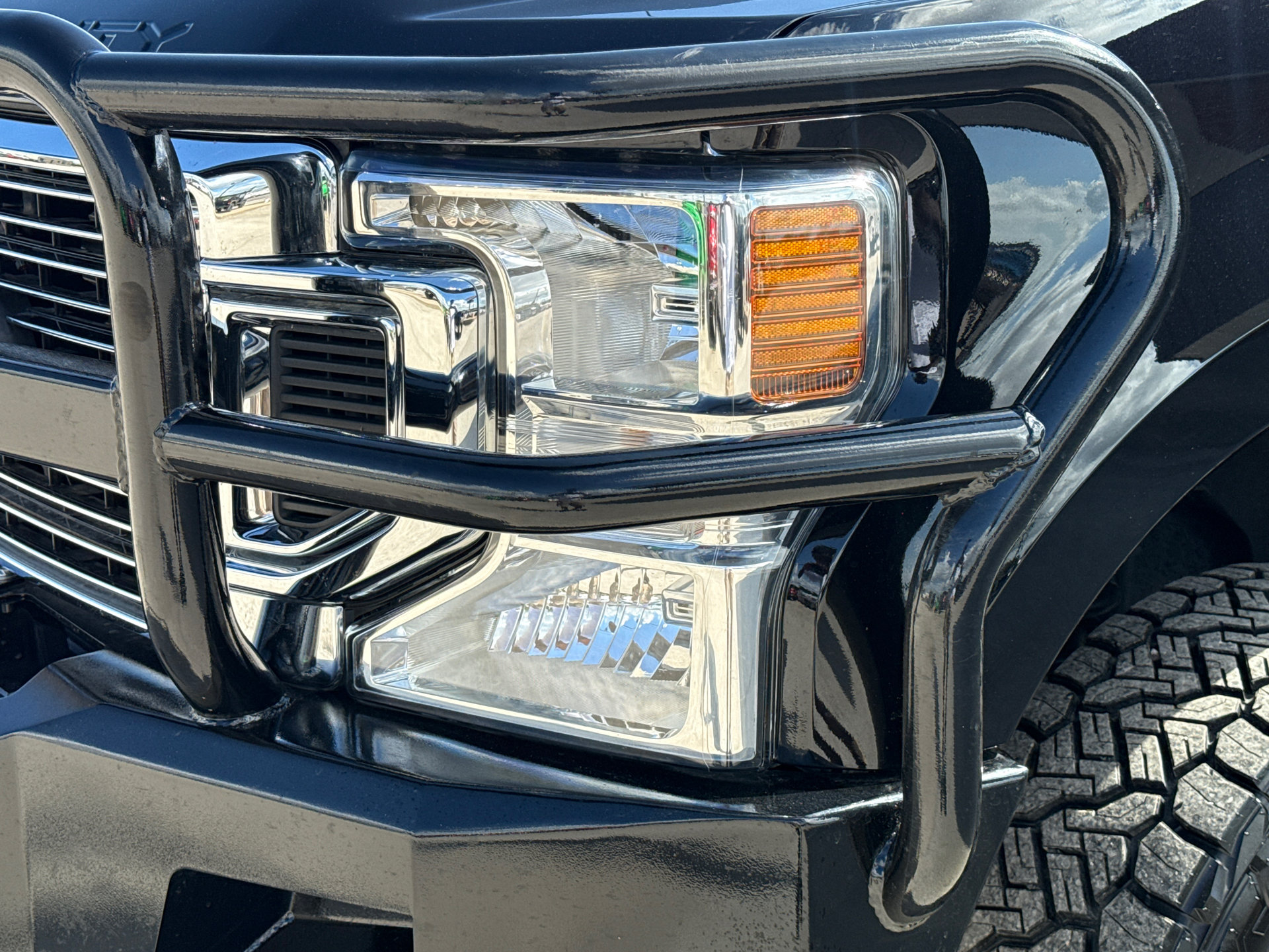 Used 2022 Ford F350 Lariat w/ Lariat Ultimate Package AWD/4WD image 4