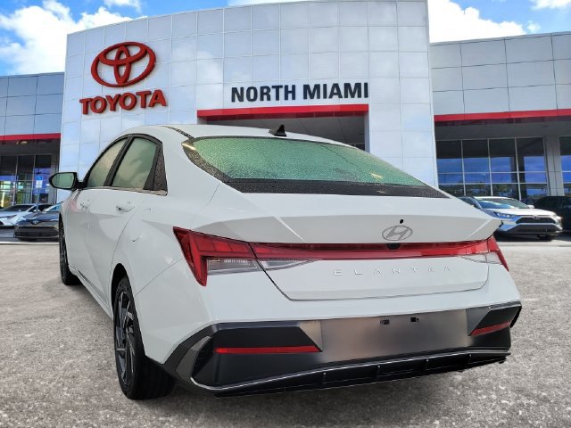 Used 2025 Hyundai Elantra SEL FWD image 3