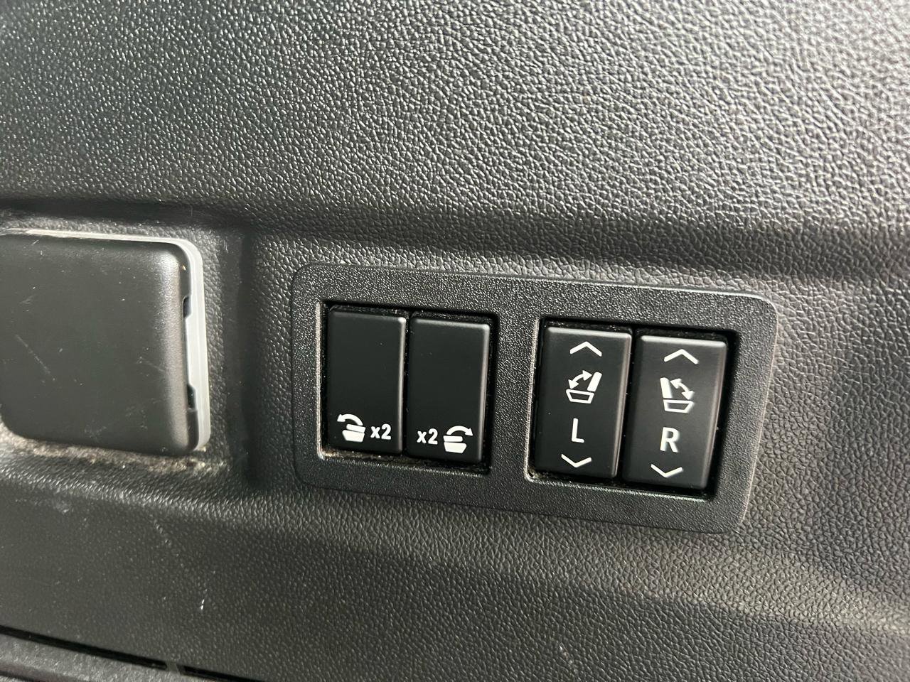 Used 2022 GMC Yukon SLT w/ SLT Premium Package image 43