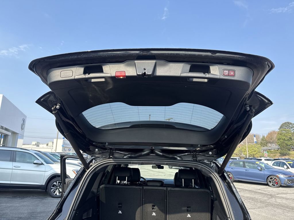 Used 2020 Mercedes-Benz GLB 250 4MATIC w/ Premium Package image 38