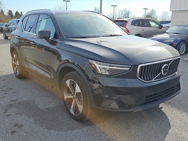 Used 2025 Volvo XC40 B5 Plus