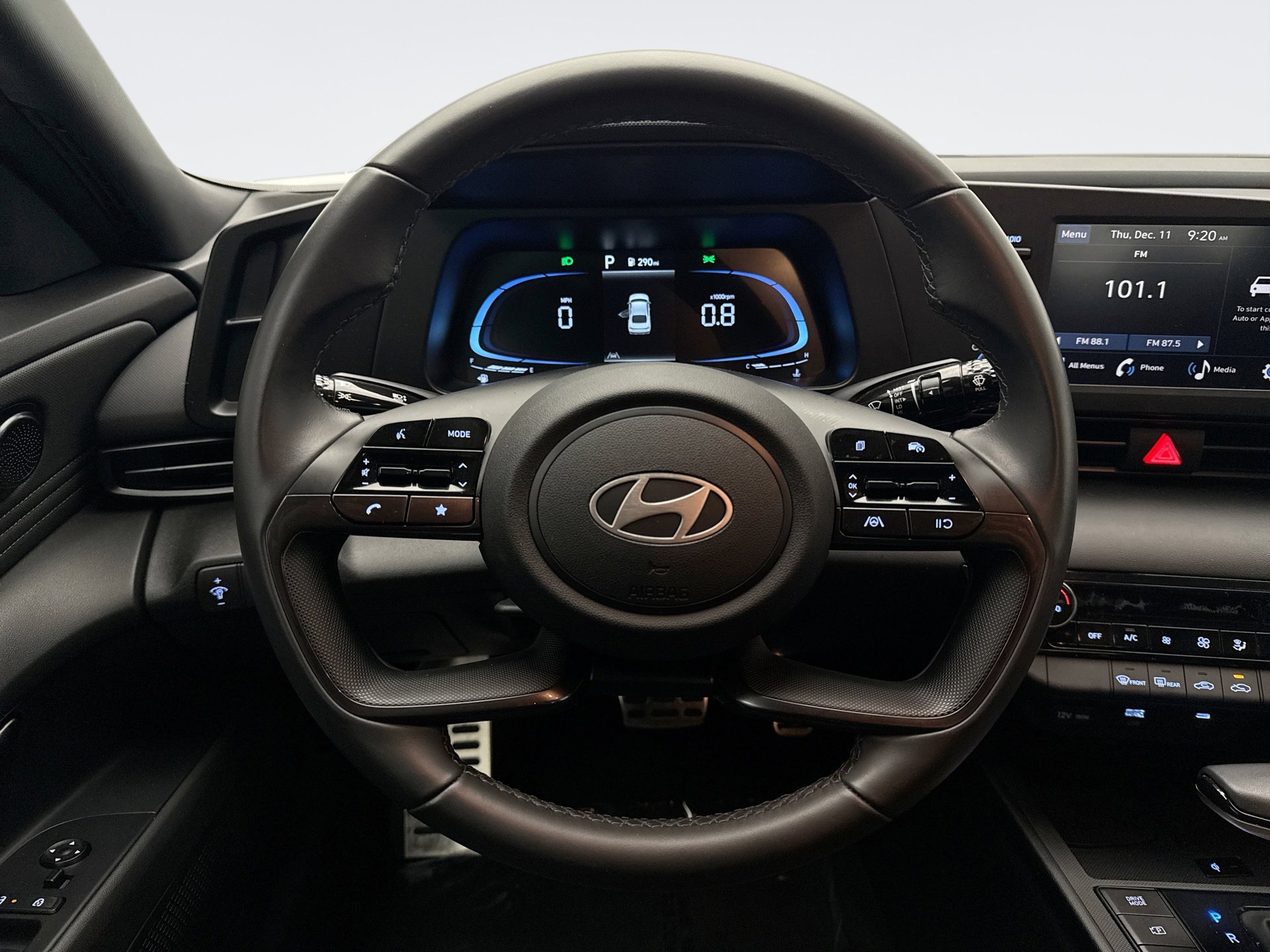 Used 2025 Hyundai Elantra Sport image 12