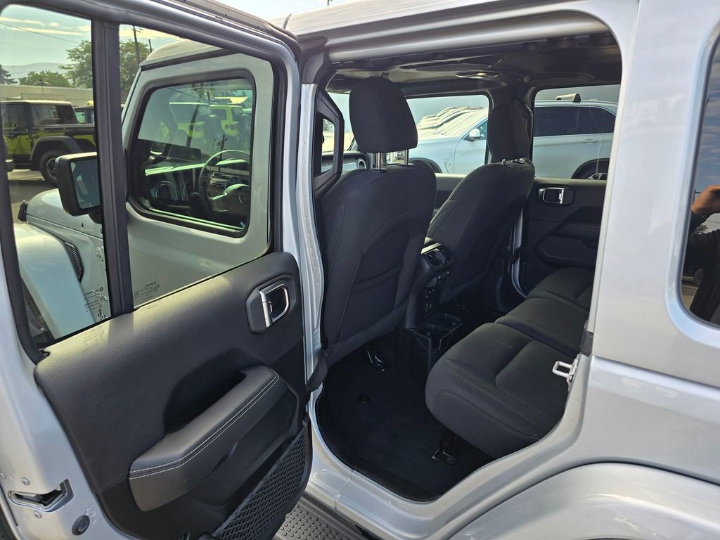 Used 2023 Jeep Wrangler Unlimited Sahara w/ Cold Weather Group AWD/4WD image 15