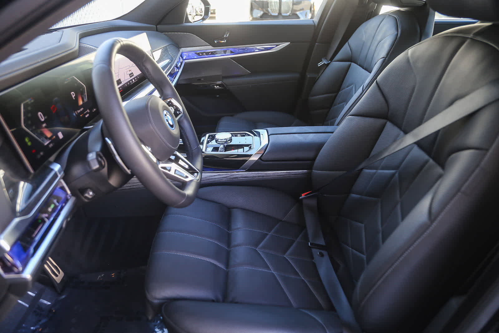 Used 2025 BMW i7 eDrive50 w/ M Sport Package image 14