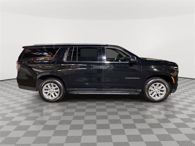 Used 2025 Chevrolet Suburban Premier image 2