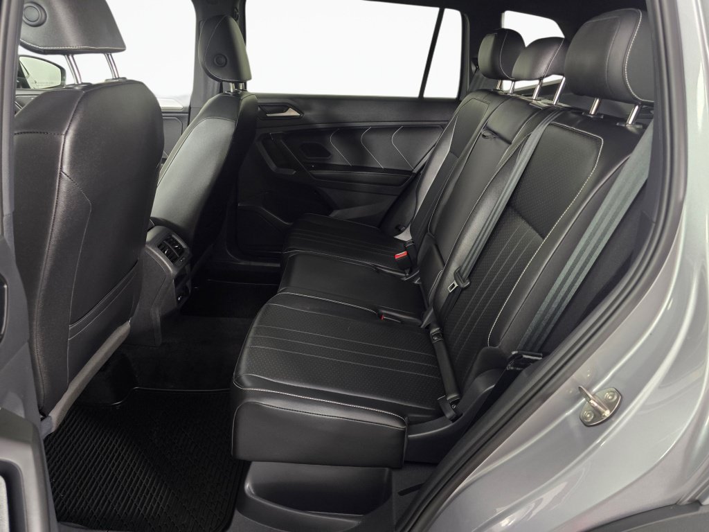 Used 2024 Volkswagen Tiguan SE R-Line AWD/4WD image 43