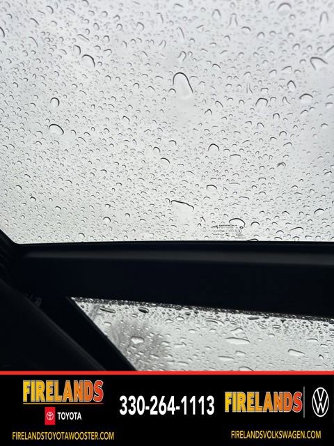 Used 2018 Chrysler Pacifica Limited image 29