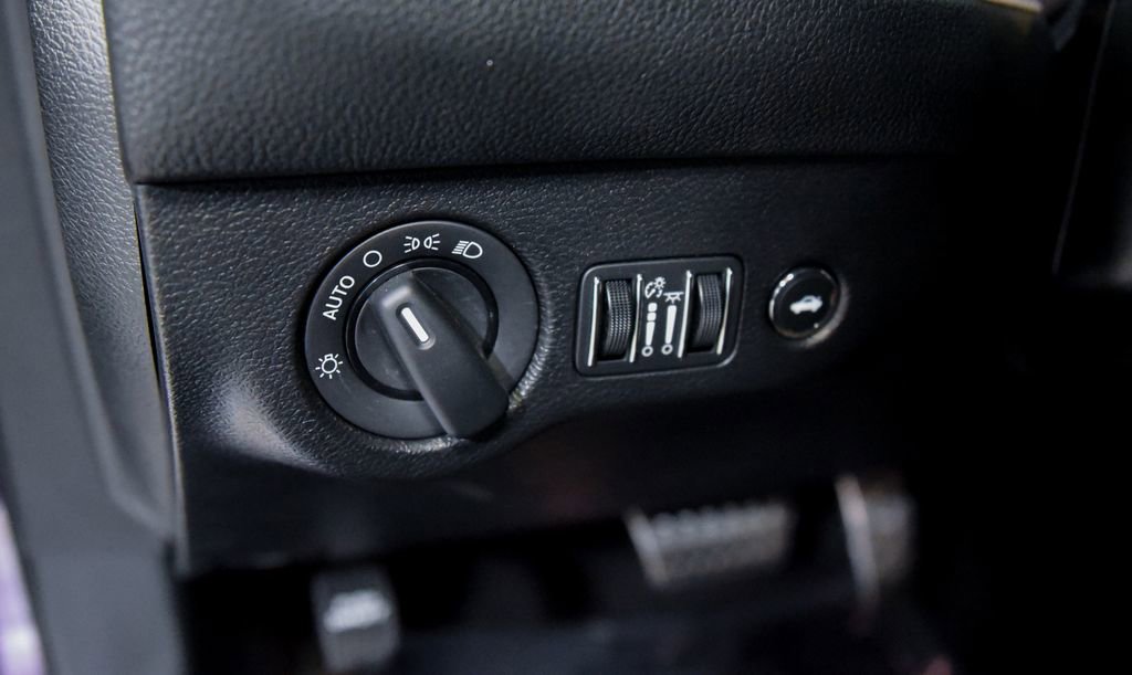 Used 2019 Dodge Challenger SRT Hellcat image 17