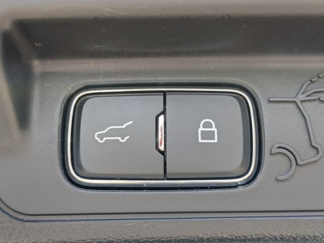 Used 2023 Ford Explorer XLT AWD/4WD image 16